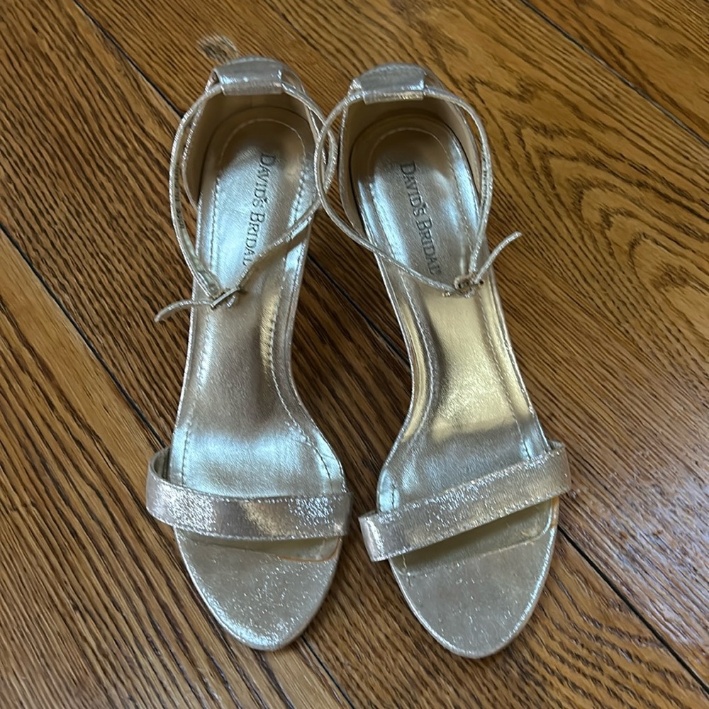 David’s Bridal Nayomi style gold glitter open toe heels. Good condition. Size 9